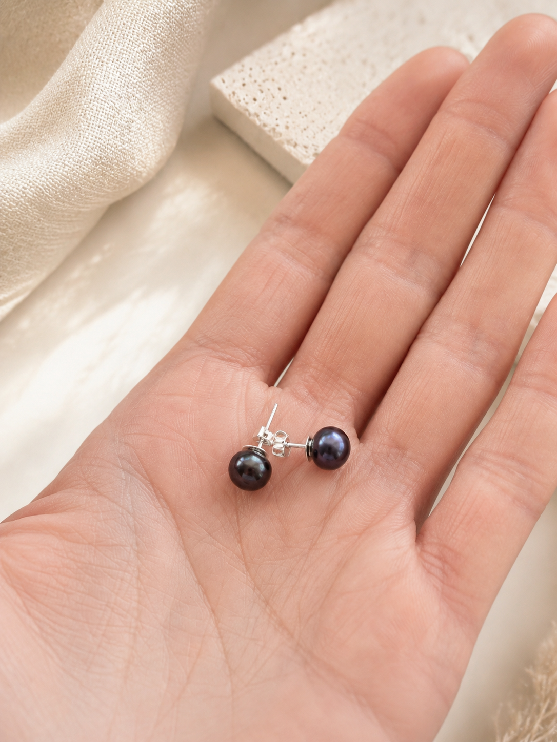 Anna Maria Pearl Studs